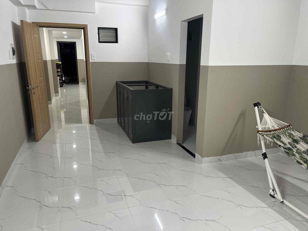 NHÀ MỚI XÂY - CHO THUÊ PHÒNG TẦNG TRỆT 25m2 + SÂN RIÊNG 12m2