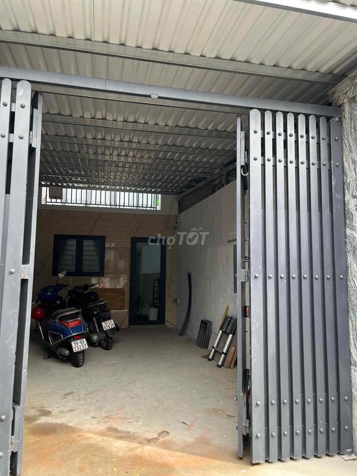NHÀ MỚI XÂY - CHO THUÊ PHÒNG TẦNG TRỆT 25m2 + SÂN RIÊNG 12m2