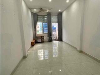 Cho thuê phòng lớn có ban công 3.8tr/ tháng