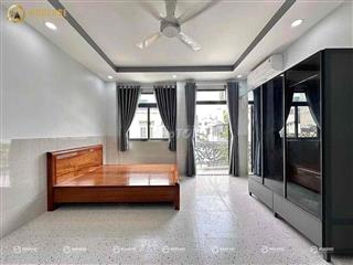 nhà mới xây. mới 200. gần chợ trường học huite