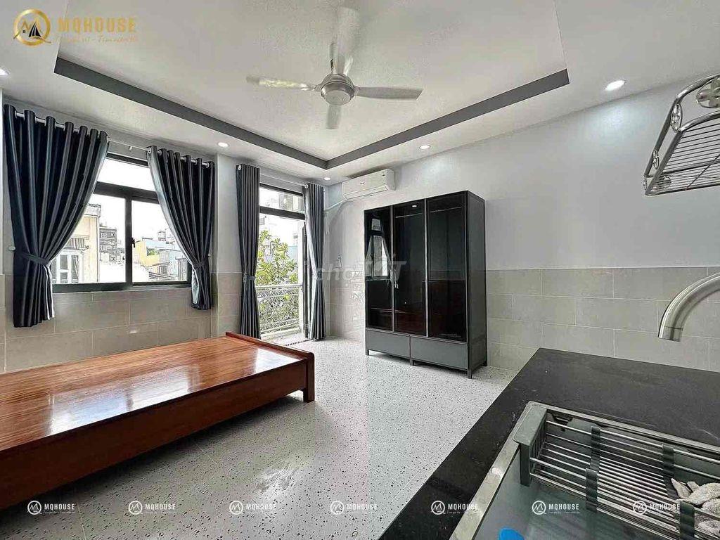nhà mới xây. mới 200. gần chợ trường học huite