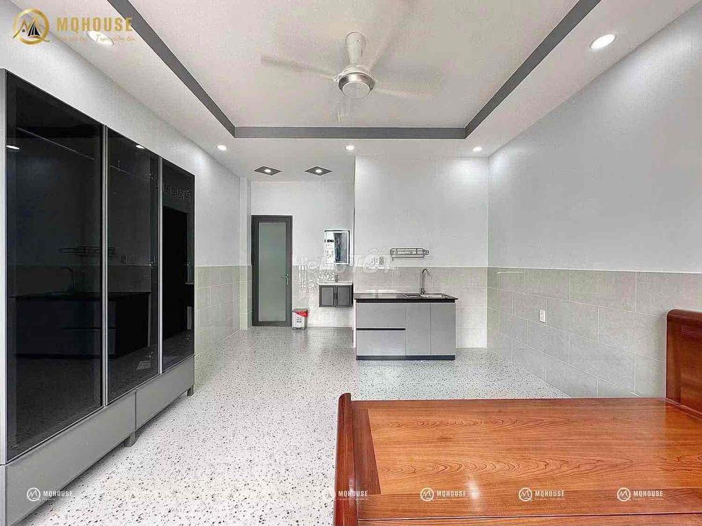 nhà mới xây. mới 200. gần chợ trường học huite