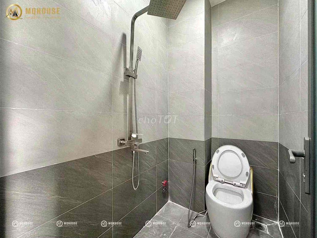 nhà mới xây. mới 200. gần chợ trường học huite