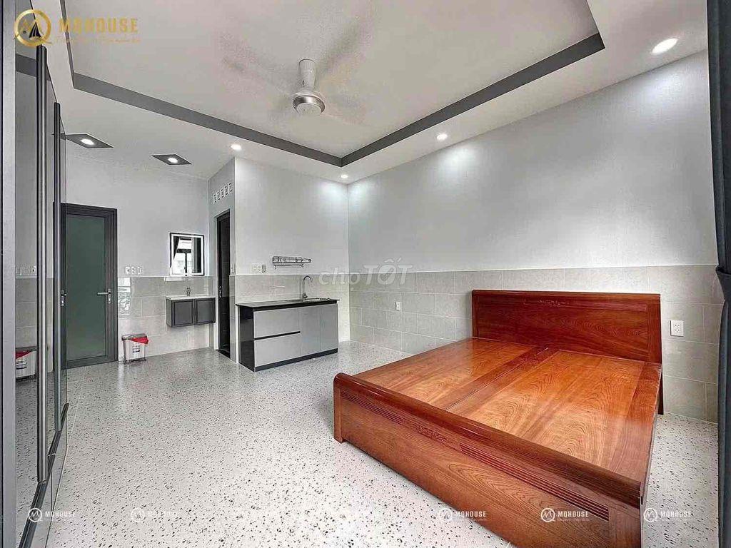 nhà mới xây. mới 200. gần chợ trường học huite
