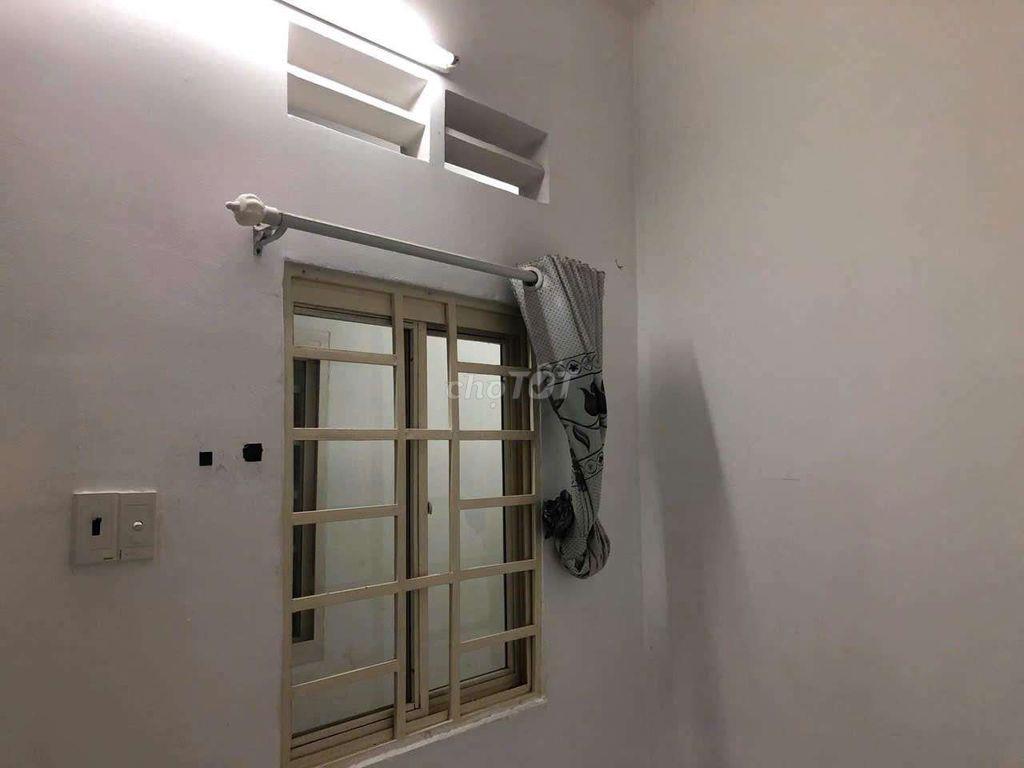 Phòng trọ hòa bình lũy bán Bích gần đầm Sen nước