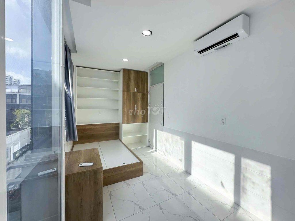 Phòng trọ 18m2, đường Tô Hiệu, Tân Phú có ban công, thoáng mát