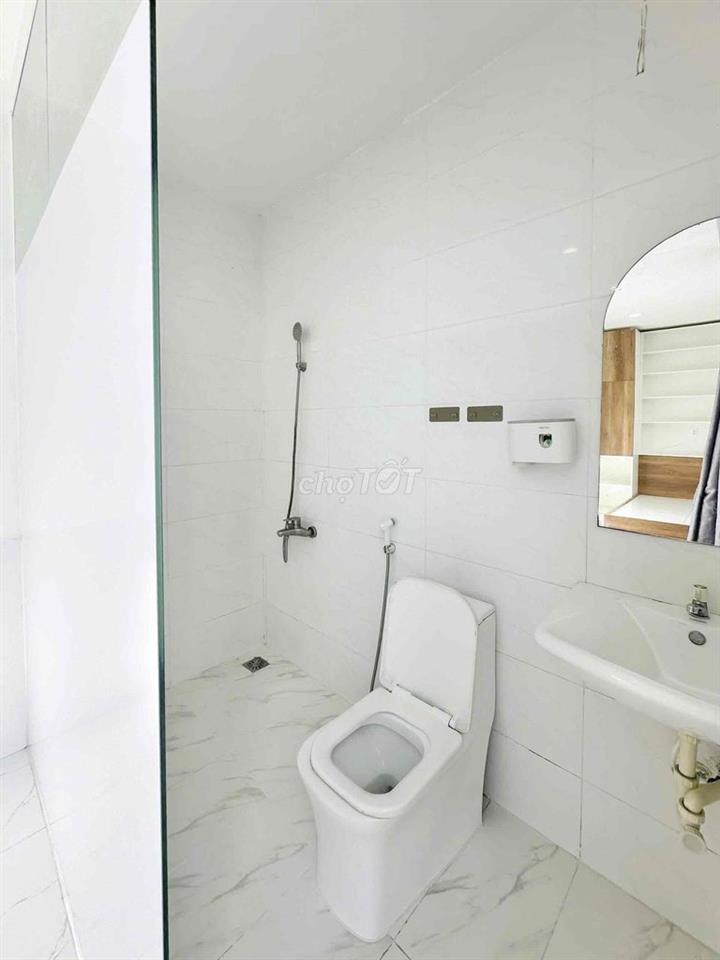 Phòng trọ 18m2, đường Tô Hiệu, Tân Phú có ban công, thoáng mát