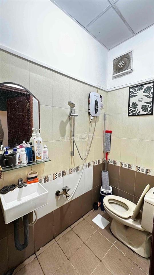 Pass phòng ngay mặt tiền đường Phú Thọ Hoà