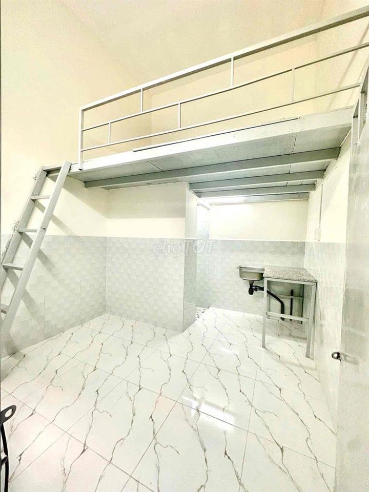 Phòng gác đi bộ 50m đến trường HUIT