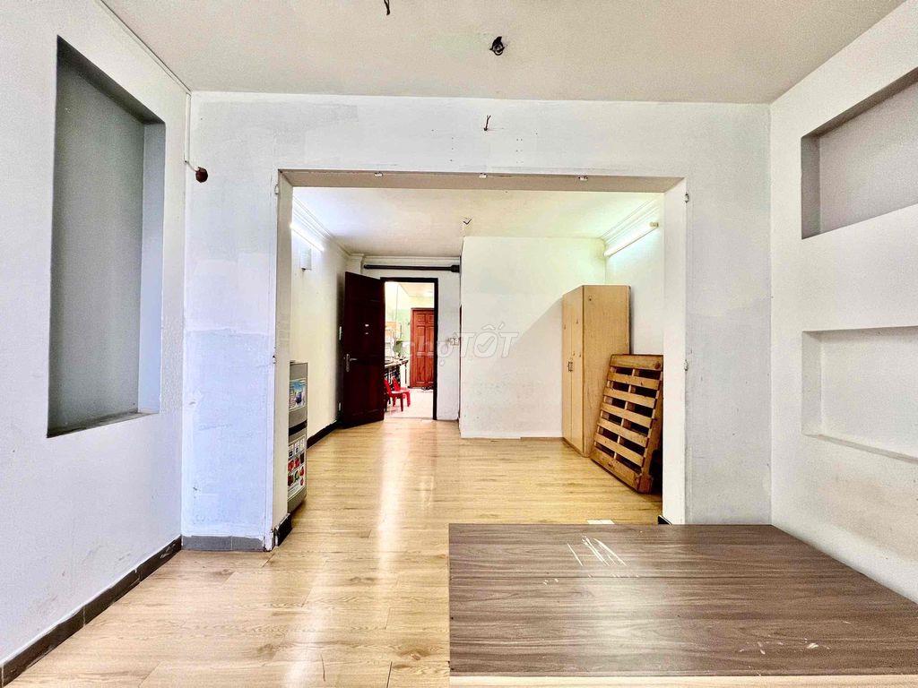 Phòng ban công siêu rộng