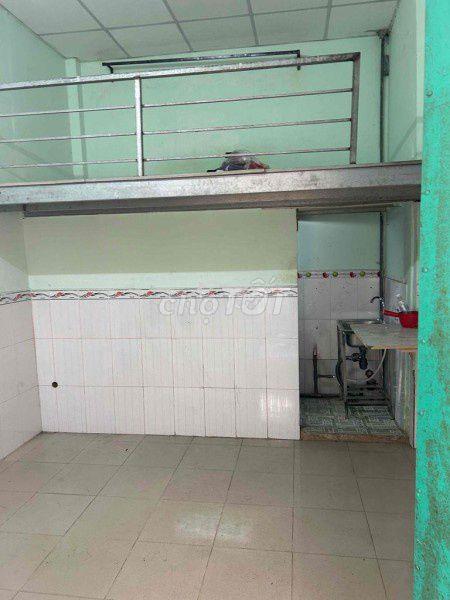 Phòng trọ gia đình cho thuê giá rẻ, trung tâm Tân Phú.