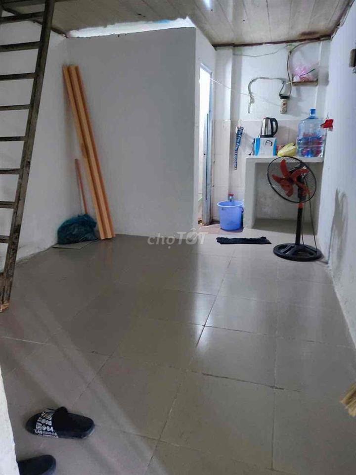 Phòng trệt hẽm xe hơi