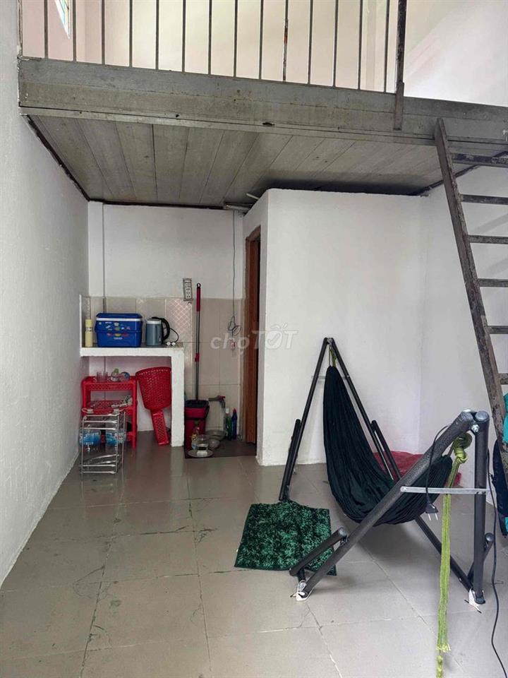 1 phòng trệt lối đi riêng cách  đhcn 400m