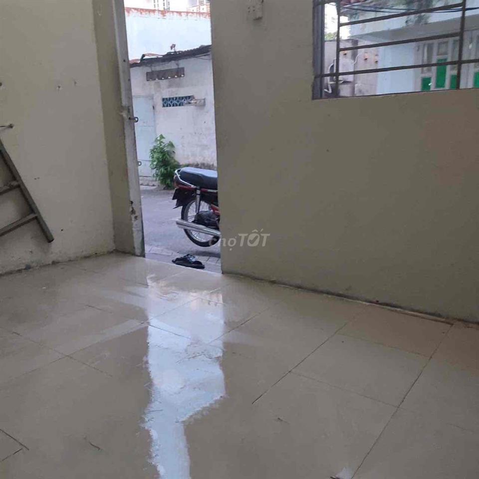 1 phòng trệt lối đi riêng cách  đhcn 400m