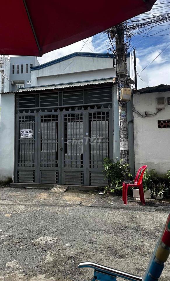 Nhà hẽm xe hơi khu yên tĩnh gần đại học công thương
