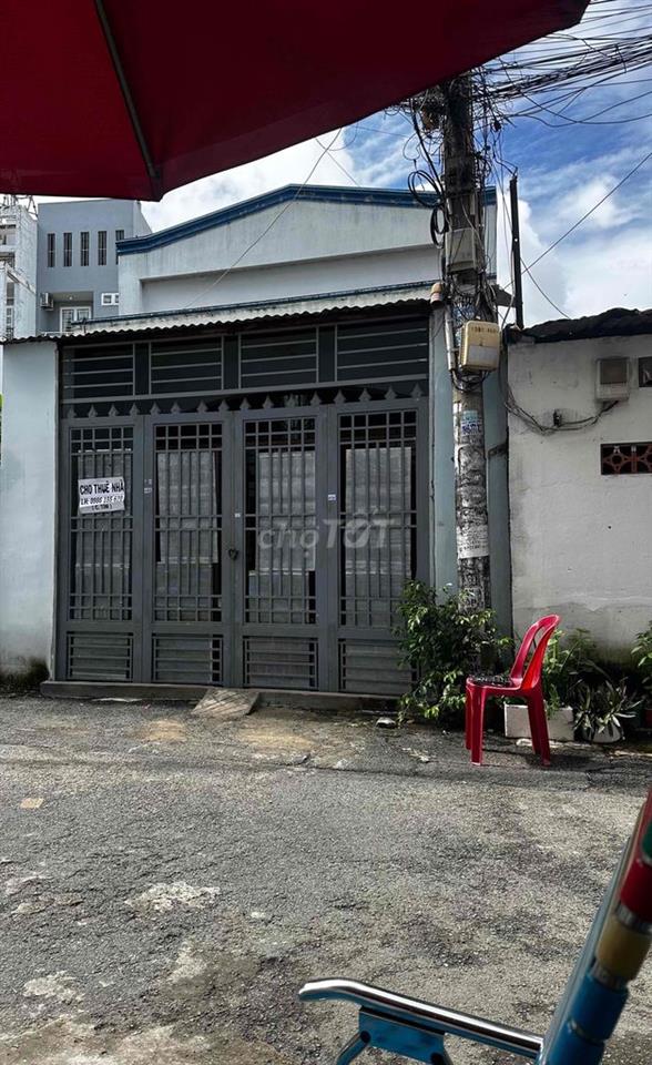 Nhà hẽm xe hơi khu yên tĩnh gần đại học công thương