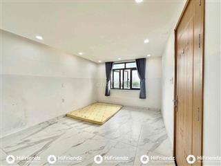 Trống 1 Phòng Ngay Bốn Xã - Cửa sổ trời