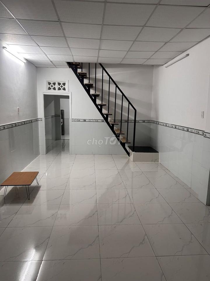 Trống (từ ngày 10/8/2026) 1 phòng ngủ (lầu 1) trong nhà nguyên căn