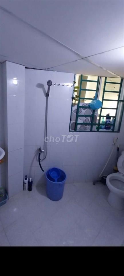 Cho Nam ở ghép quận Tân Phú giá 800k