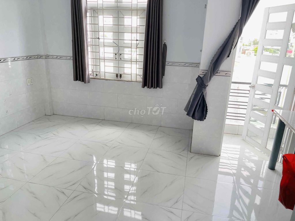 Phòng có ban công, cửa sổ trời mới đẹp, 23m2- Gần Công viên chợ Cây Sộ