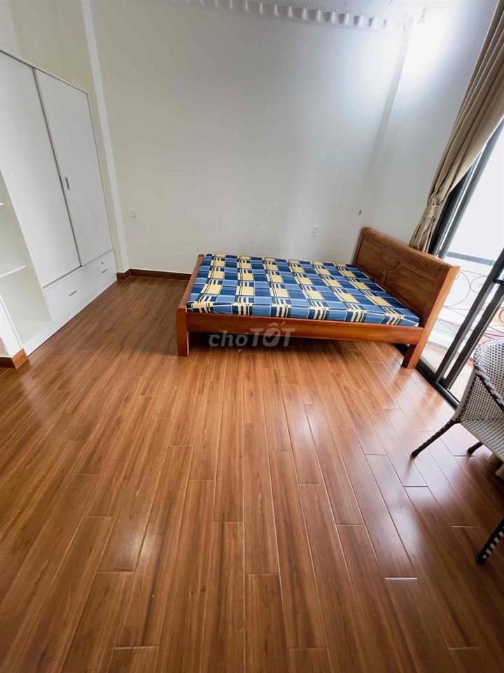 P.24 m2 mới, sạch, đẹp, dân V.phòng ở, có ban công cửa lớn mở ra mặt t