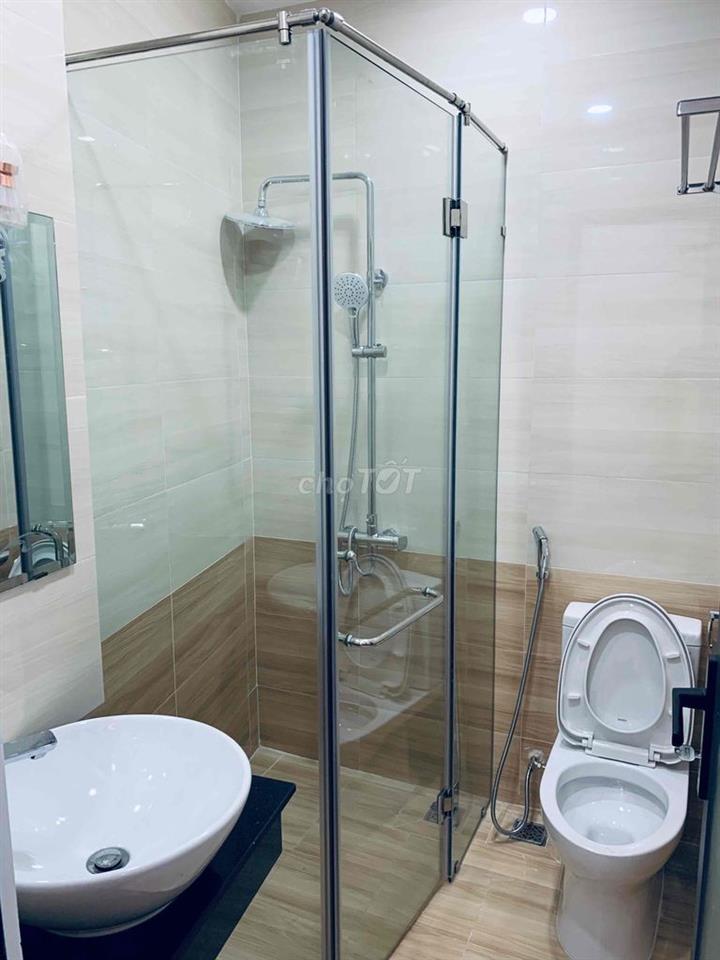 P.24 m2 mới, sạch, đẹp, dân V.phòng ở, có ban công cửa lớn mở ra mặt t