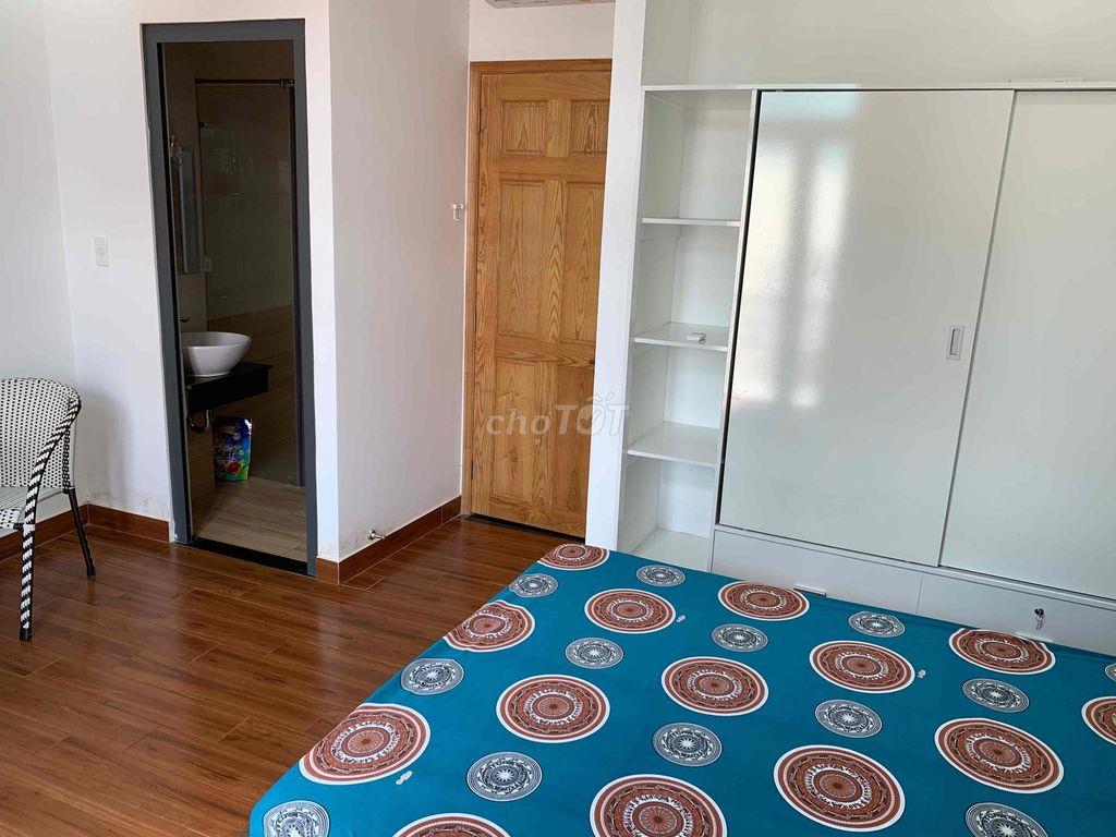 P.24 m2 mới, sạch, đẹp, dân V.phòng ở, có ban công cửa lớn mở ra mặt t