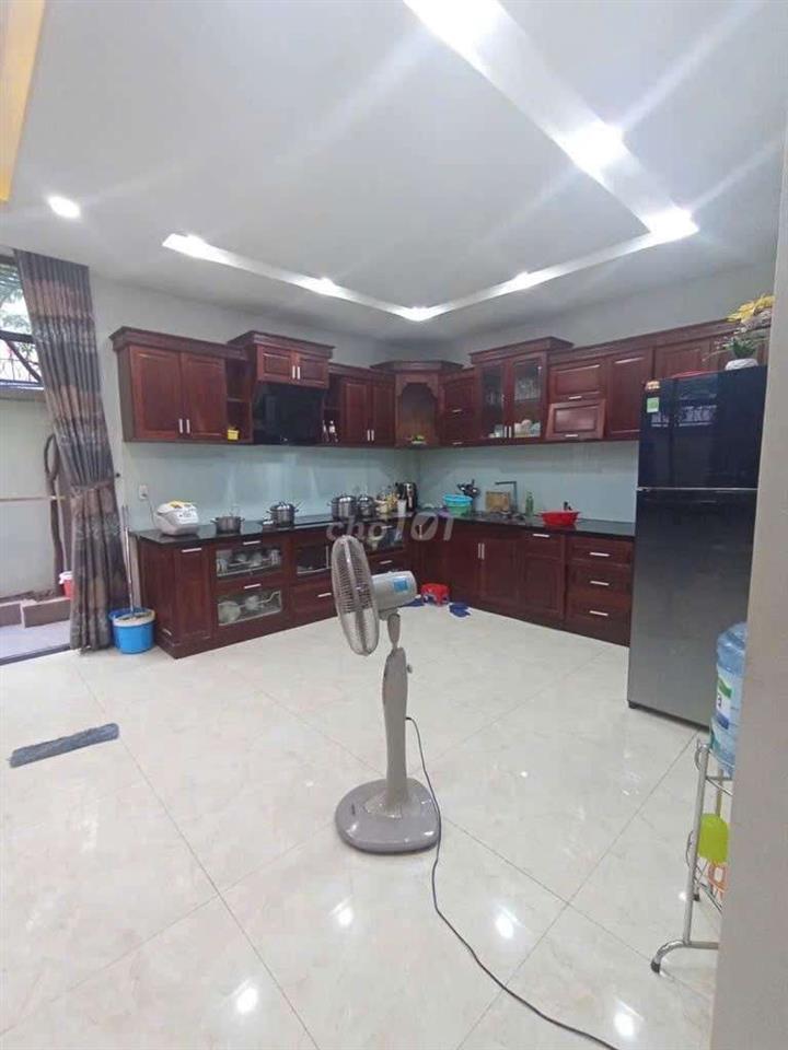 Biệt thự liên phường, Quận 9