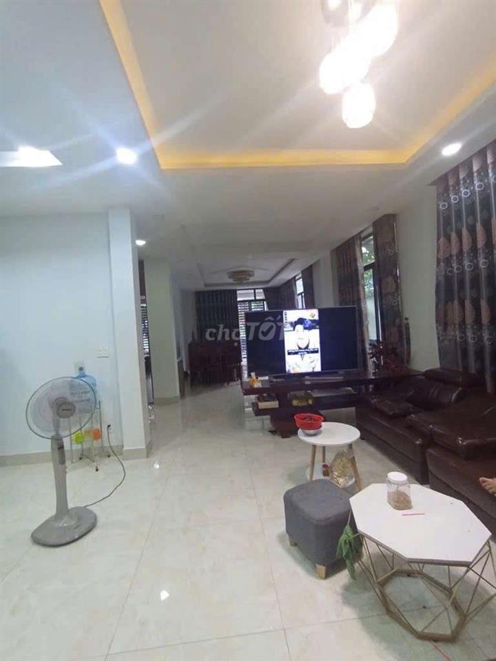 Biệt thự liên phường, Quận 9