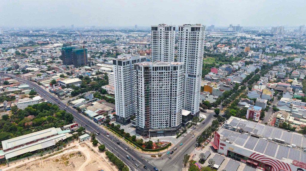 SUẤT NGOẠI GIAO CĂN 2PN2WC 68m2 view hồ bơi giá bán 3,8 tỷ ký HĐMB CĐT