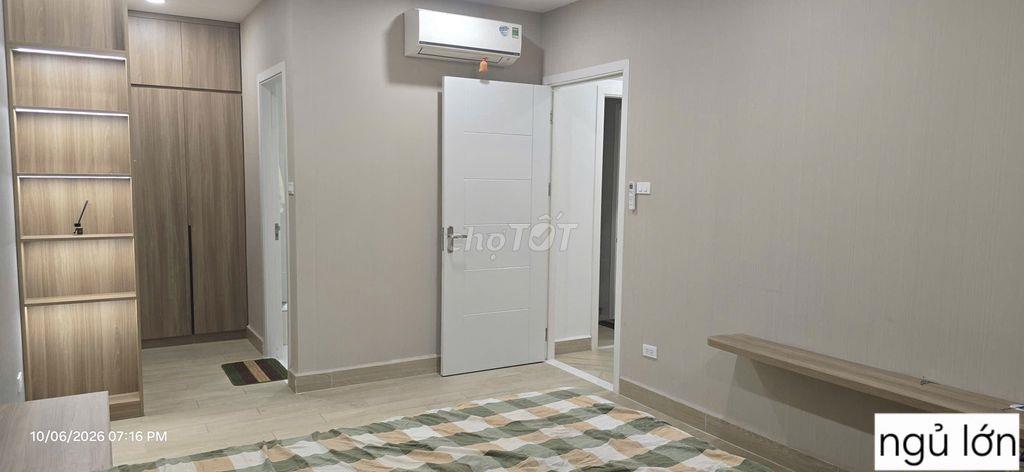 Chính chủ bán căn hộ đầy đủ nội thất cao cấp. Chỉ xách vali vào ở ngay