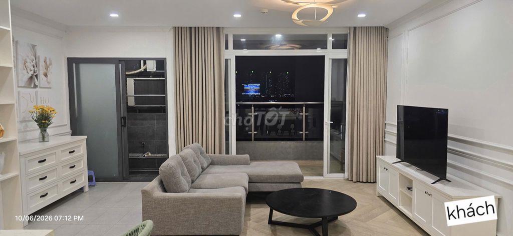 Chính chủ bán căn hộ đầy đủ nội thất cao cấp. Chỉ xách vali vào ở ngay