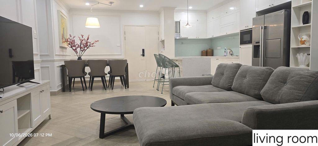 Chính chủ bán căn hộ đầy đủ nội thất cao cấp. Chỉ xách vali vào ở ngay