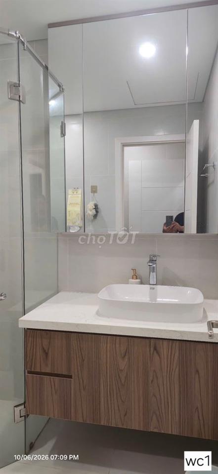 Chính chủ bán căn hộ đầy đủ nội thất cao cấp. Chỉ xách vali vào ở ngay