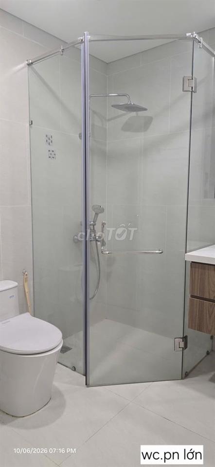 Chính chủ bán căn hộ đầy đủ nội thất cao cấp. Chỉ xách vali vào ở ngay