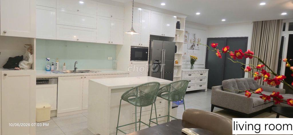 Chính chủ bán căn hộ đầy đủ nội thất cao cấp. Chỉ xách vali vào ở ngay