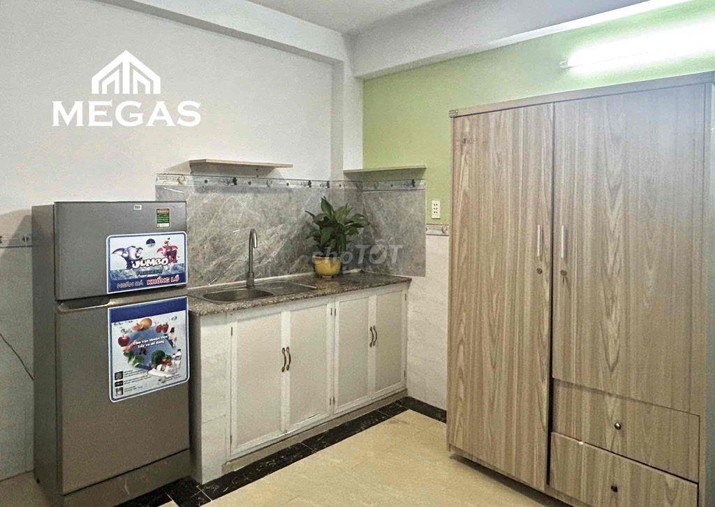 Ngay chợ Thủ Đức - Studio đầy đủ nội thất - Có thang máy,hầm xe - 2tr8