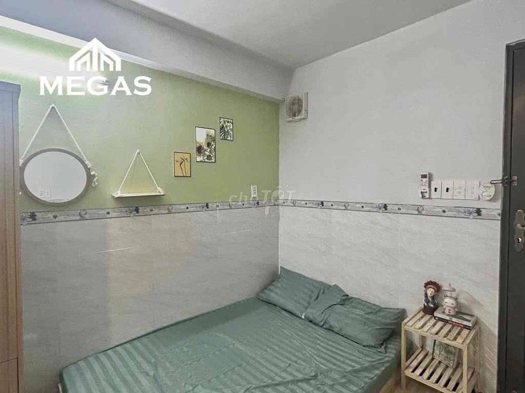 Ngay chợ Thủ Đức - Studio đầy đủ nội thất - Có thang máy,hầm xe - 2tr8
