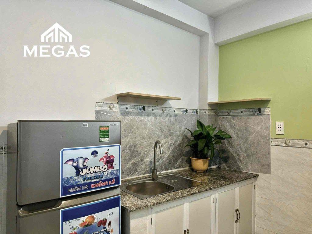 Ngay chợ Thủ Đức - Studio đầy đủ nội thất - Có thang máy,hầm xe - 2tr8