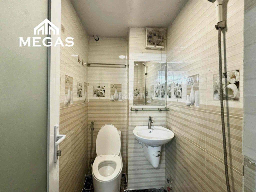Ngay chợ Thủ Đức - Studio đầy đủ nội thất - Có thang máy,hầm xe - 2tr8