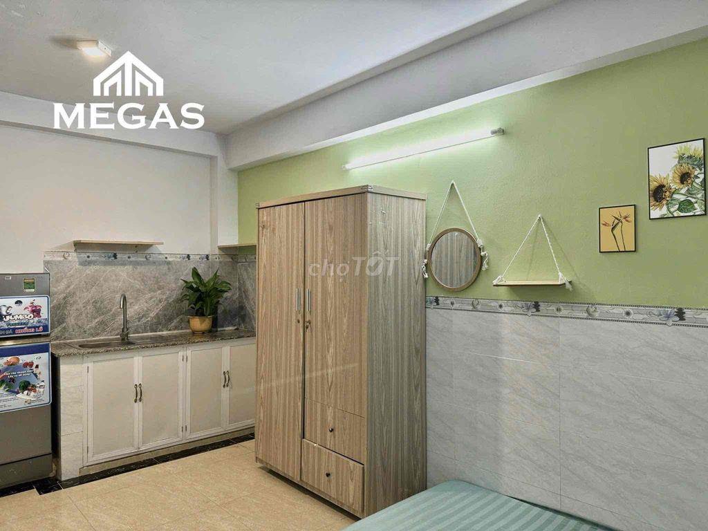 Ngay chợ Thủ Đức - Studio đầy đủ nội thất - Có thang máy,hầm xe - 2tr8