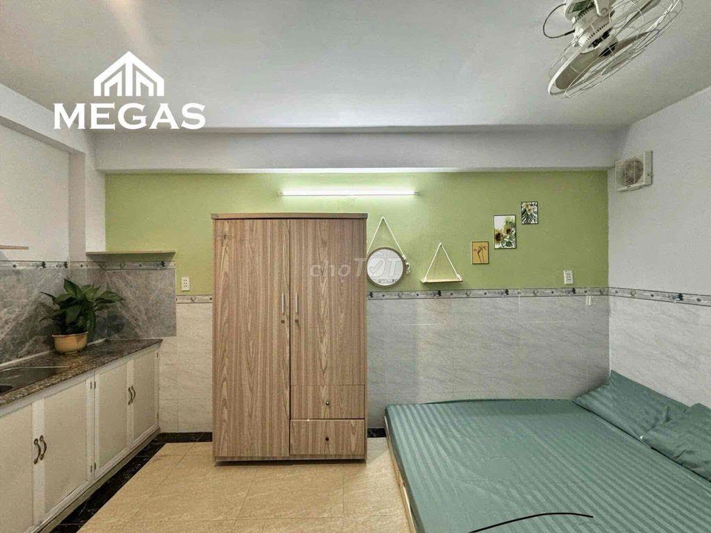 Ngay chợ Thủ Đức - Studio đầy đủ nội thất - Có thang máy,hầm xe - 2tr8