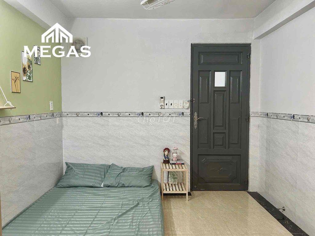 Ngay chợ Thủ Đức - Studio đầy đủ nội thất - Có thang máy,hầm xe - 2tr8