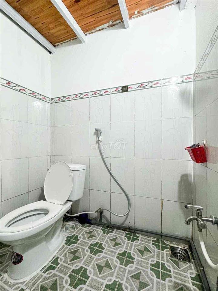 Cho thuê phòng trọ gần UFM, Võ Văn Hát, Long Trường giá 2,4 triệu/thág