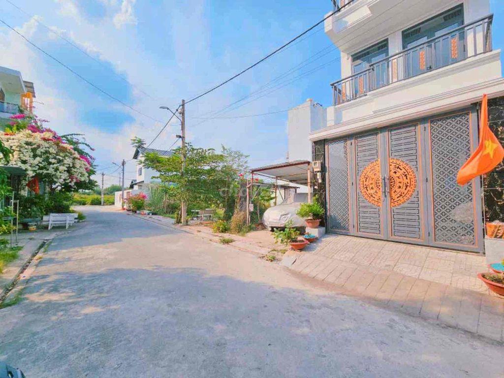 Bán nhà Gần cầu xây dựng P Phú Hữu Q9 77m2 2 tầng 6,85 tỷ sổ hồng Đ8m