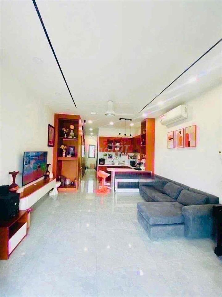 NHÀ 2 tầng 51m2 p Phú hữu Quận 9 4,1 tỷ đường oôt sổ hồng