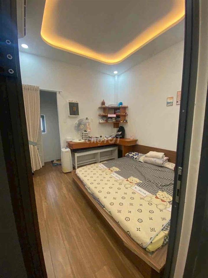 NHÀ 2 tầng 51m2 p Phú hữu Quận 9 4,1 tỷ đường oôt sổ hồng