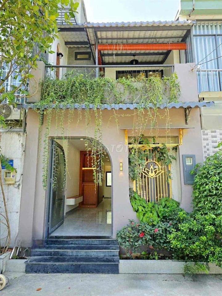 NHÀ 2 tầng 51m2 p Phú hữu Quận 9 4,1 tỷ đường oôt sổ hồng