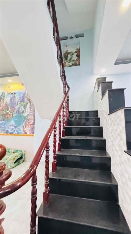 NHÀ 3 tầng 96m2 6x16m Đường gò cát giáp Quận 2