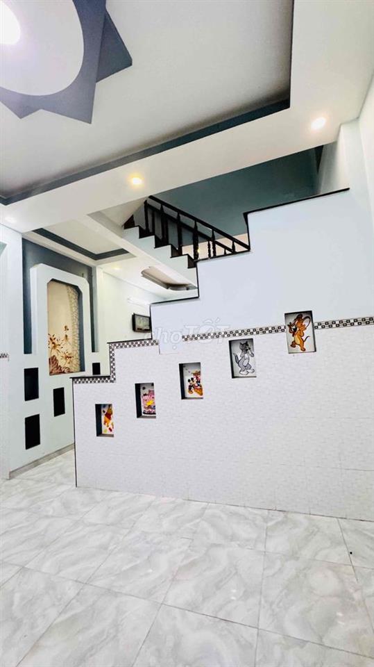 NHÀ 3 tầng 96m2 6x16m Đường gò cát giáp Quận 2